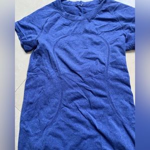 Luluemon size 4 shirt
